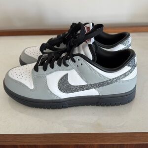 Women’s Nike Dunk low LX, SIZE 6 (Men’s 4.5)